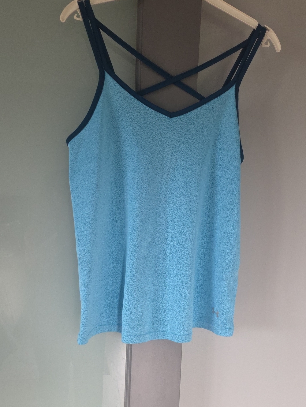 Under Armour Size S Loose Tank Top With Criss-Cross Back